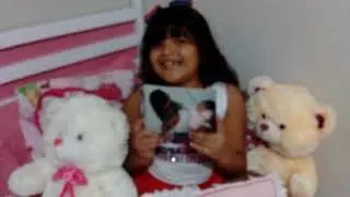Mostrando as fotos quando era bebê....