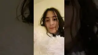 красиво когда я сижу с гирляндами