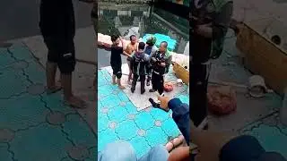 Tabrak lari  nyebur kali di telanjangi
