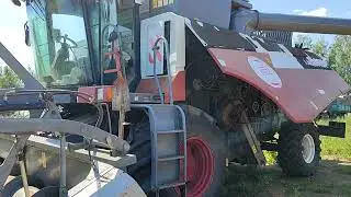 Продам зерноуборочный комбайн Акрос 580