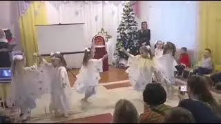 Рождественский танец с колокольчиками