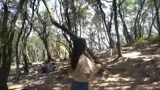 PAMELA GOYANG DRIBLE SAAT BERLIBUR DI KAWAH PUTIH