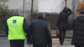 КОНТРОЛЕР НА МЕТРОПОЛИТЕНЕ ВЫВОДИТ ПЬЯНИЦУ ИЗ МЕТРО