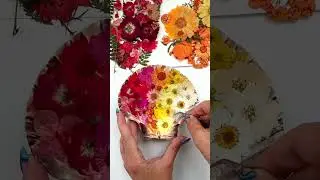 Sea shell decorating idea using pressed flowers. #diycrafts #shellart #craftideas #crafts