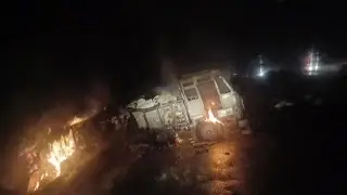 रीवा में मैदा से लोड ट्रक में आग ! धू धूकर जला ट्रक, देर रात चोरहटा बायपास में हुई घटना...