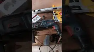 Бьет сверло (бур) в перфораторе. перед выдачей не забываем вставить сверло и проверить.