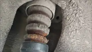 SKODA YETI Replacement of rear shock absorber bump stops.