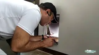Установка PetSafe Extreme Weather M в сэндвич. В конце - приучаем собаку к дверке :)