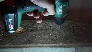 Заворачивание шурупов с помощью Bosch UniversalDrill 18V 06039D4005