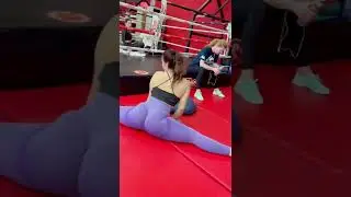 Таких бьют не по лицу, а по жопе 