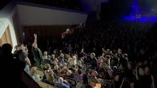 Fish Eindhoven 09-11-2024 show opening in the middle of the crowd