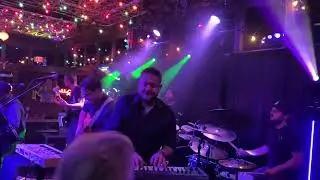 Raul Enrique with Slippery People - Burning Down The House