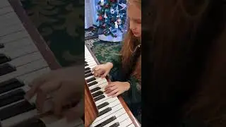 Дед мороз и лето на пианино с Дашей