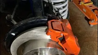 Решил поменять тормозной диск, а заодно восстановил переднюю подвеску