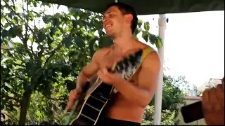 Паренёк спел ранним утром (никто не ожидал)