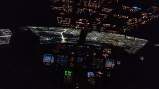 Огни Москвы под крылом самолета