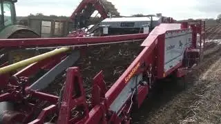 potato harvesting machine 😯😯