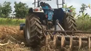 San ủi phay đất với máy cày New Holland 6640