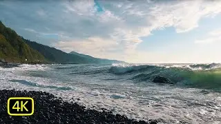 The sea and the soothing waves - 4K