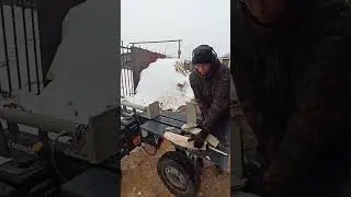 Колка дров на дровоколе горыныч 6 тонн после настройки. 