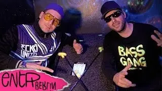 Bee Low will's wissen! Im Neonlicht mit Frauenarzt // The Pitch