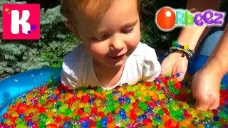 Katy and her friends play Challenge find a toy