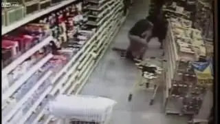 Mom Wrestles Daughter From Potential Kidnapper’s Grip Inside Store