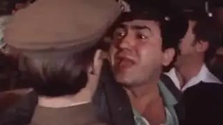 .. посмотрите - как фронтовику руки крутят !!..