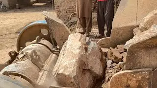 Super Satisfying Stone Crushing Process Massive jaw Breaker Rockey boy Exclusive Crushing