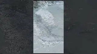 По холодной горной реке