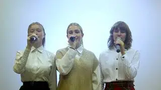 Полина Мощенская (10Н), Анна Солотчина (10Н), Мария Хмелинская (10М) 
