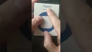 Starting the robot vacuum cleaner with a kick