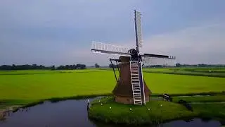 Windmill:  De Huinsermolen.. Húns, The Netherlands..