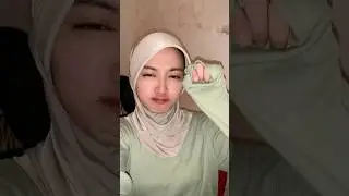 cewek di kosan sendiri nih bete🙃 