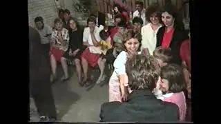 Wiejskie wesele w stodole 10.07.1993 r lata '90 Wylany woj.lubelskie  zbieranie na wózek taniec