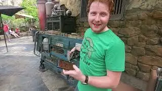 Star Wars Galaxy's Edge Lightsaber full experience!