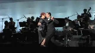 María Nieves, junto a Junior Cevilla