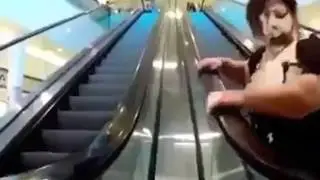Prank nglemparin kue ke muka orang gakdikenal