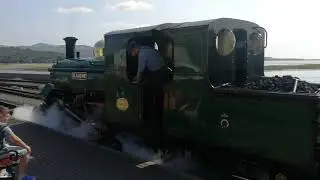 porthmadog (blanche steam train leaving)