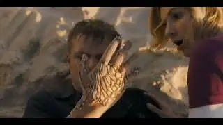 what's on his hands o_O