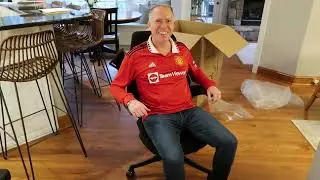 Unboxing the Humanscale Chair, designed by Niels Diffrient