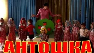 Дети поют песню 