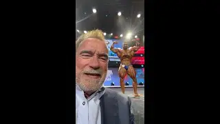 Legend Arnold watching 2021 MR. Olympia Hadi Choopan's posing in Arnold classic 2024