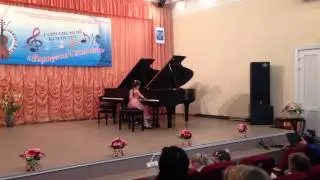 "Менуэт" Бах, играет Вика Черненко,1кл,7лет