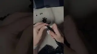 Пока я расплетаю, ты можешь заказать СУМКУ ИЗ БУСИН🪄 #beadedbags #сумкиизбусин