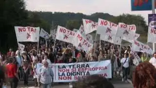 Giù le mani dalla nostra terra [documentario]
