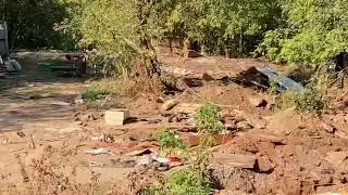 Цыгане занимаются разборкой гаражей на улице Афанасьева