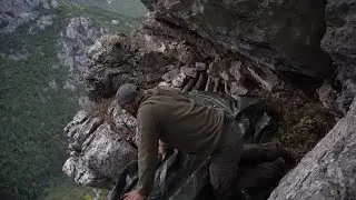 I sleep on the edge of 300 meters deep with a breathtaking views. Dangerous wild camp