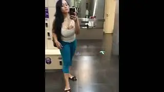 Tante lagi mau jalan ke mol ne