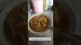 Makan soto lamongan
